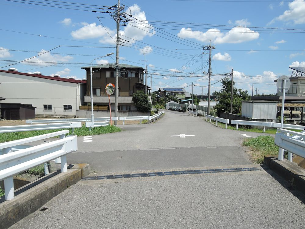 新田橋｜北詰の道