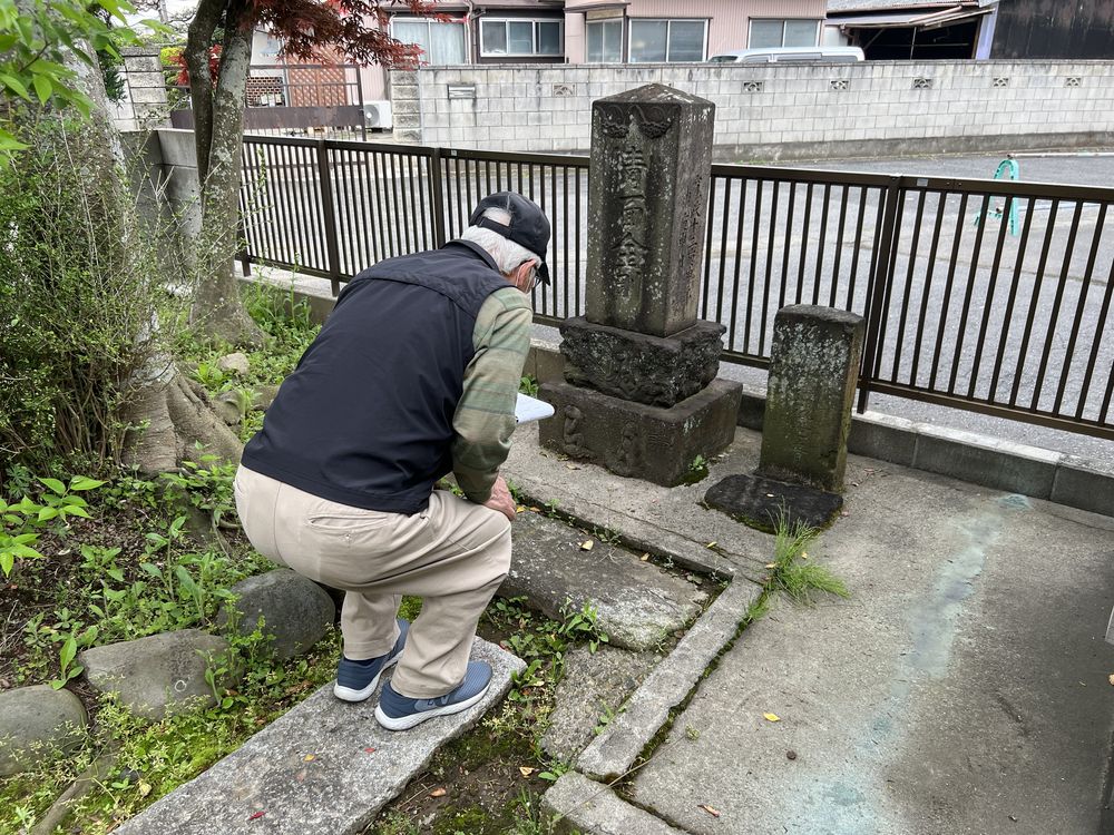 二基の石仏を調査