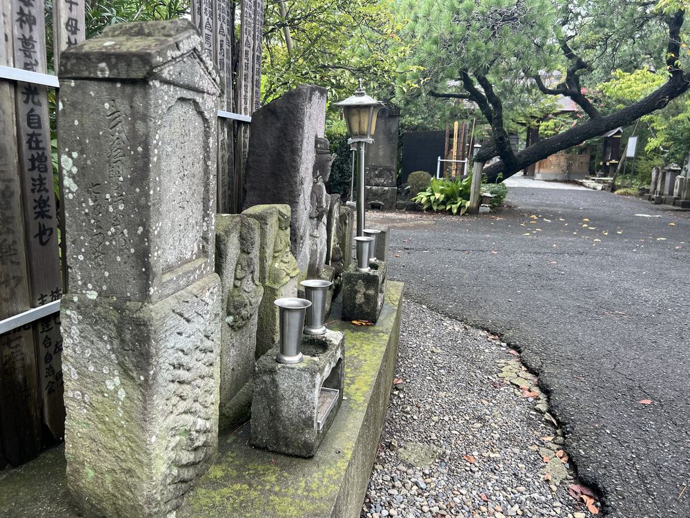 観照院の馬頭観音塔群｜越谷市七左町