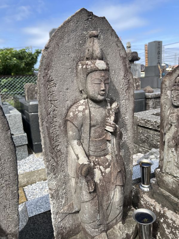 聖観音を主尊とした墓塔