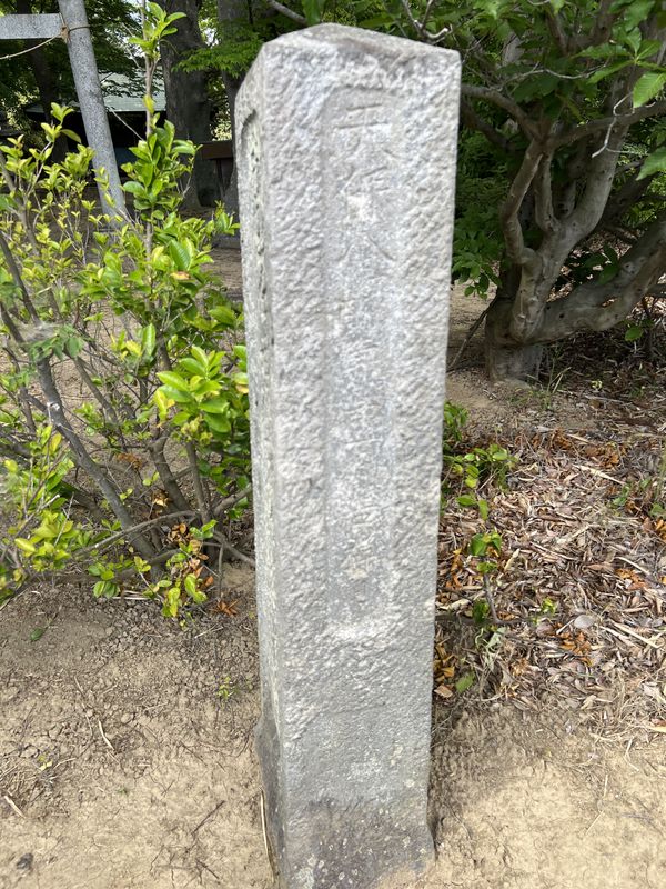 敷石建立供養塔（側面）