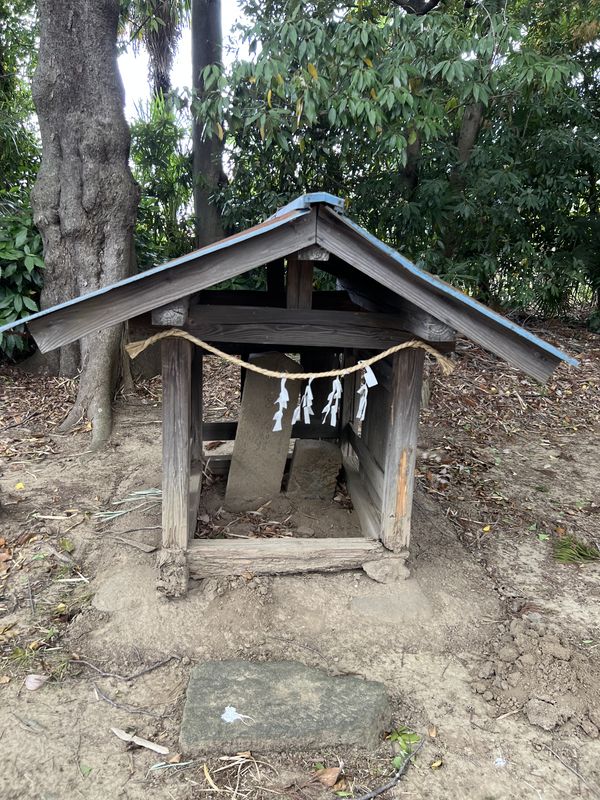 祠｜二基の石塔