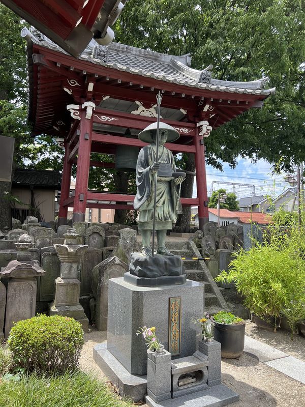 鐘楼と無縁塚|照光院